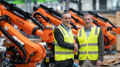 RayGen Chief Executive Officer, Richard Payne (left) with Bosch Oceania President, Gavin Smith (right)